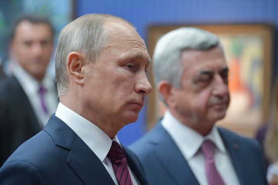President Vladimir Putin meets with Armenian President Serzh Sargsyan