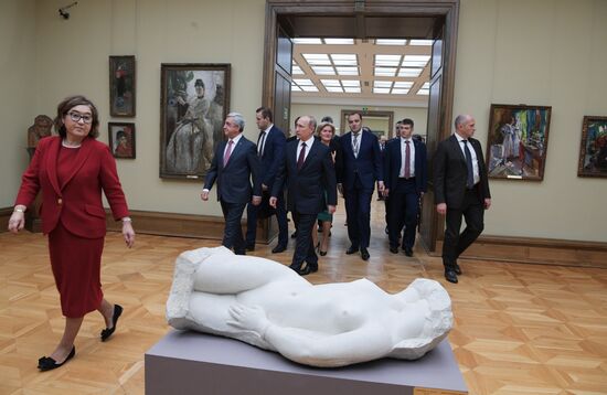 President Vladimir Putin meets with Armenian President Serzh Sargsyan