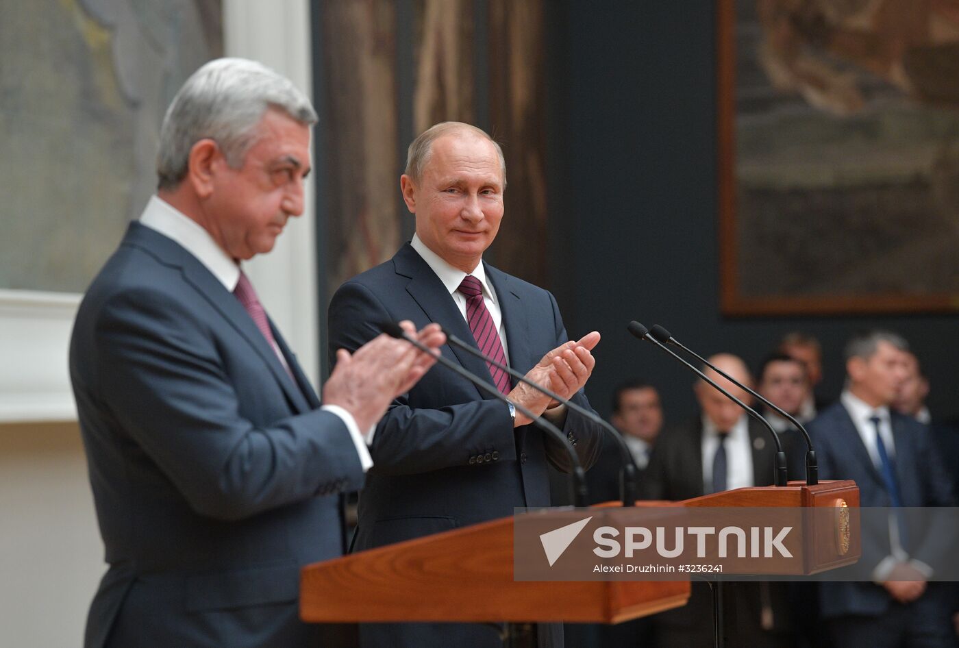 President Vladimir Putin meets with Armenian President Serzh Sargsyan