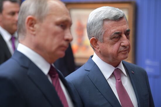 President Vladimir Putin meets with Armenian President Serzh Sargsyan