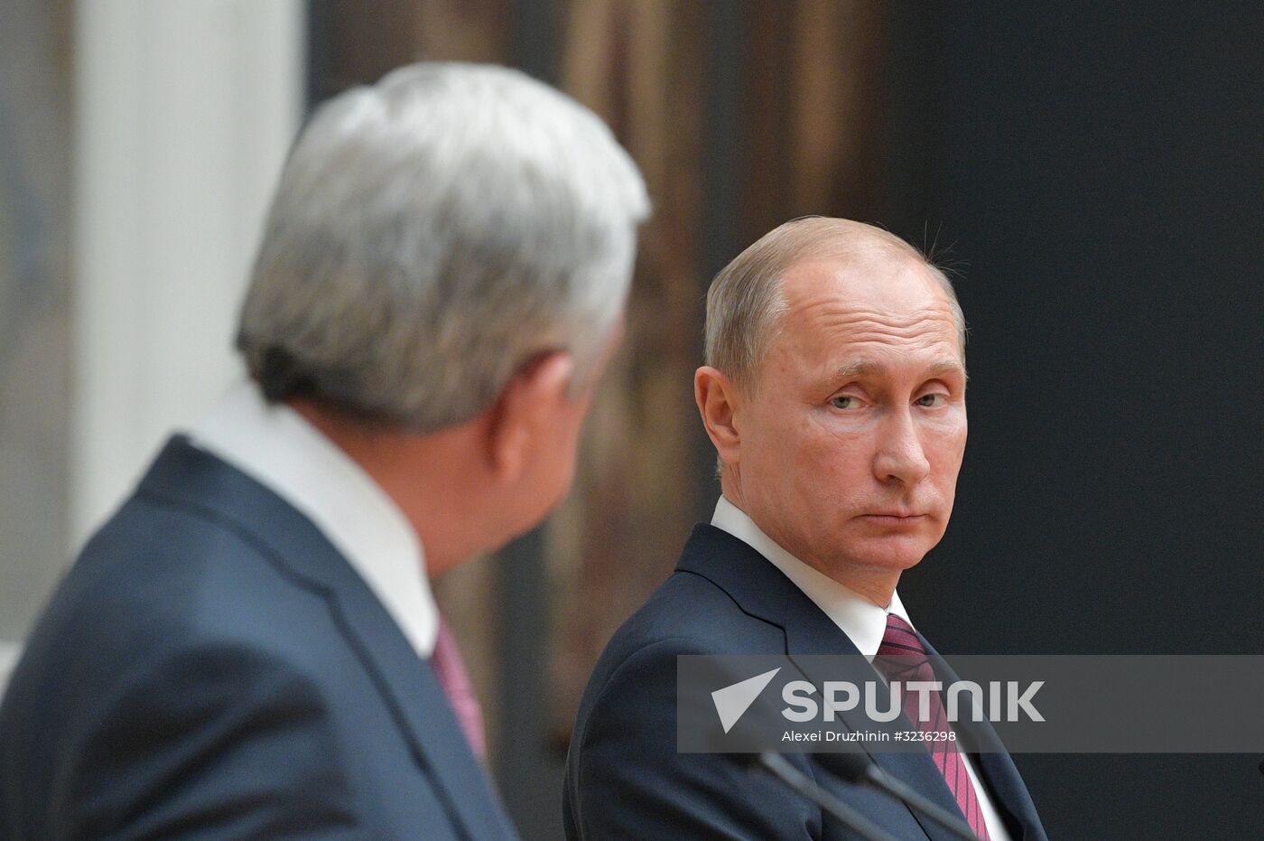 President Vladimir Putin meets with Armenian President Serzh Sargsyan