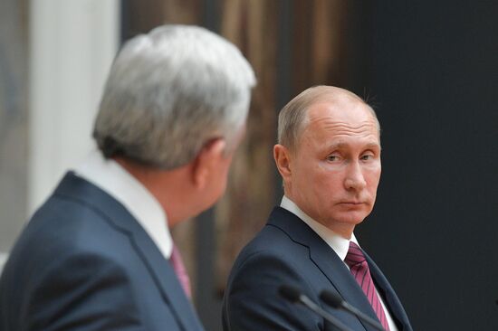 President Vladimir Putin meets with Armenian President Serzh Sargsyan