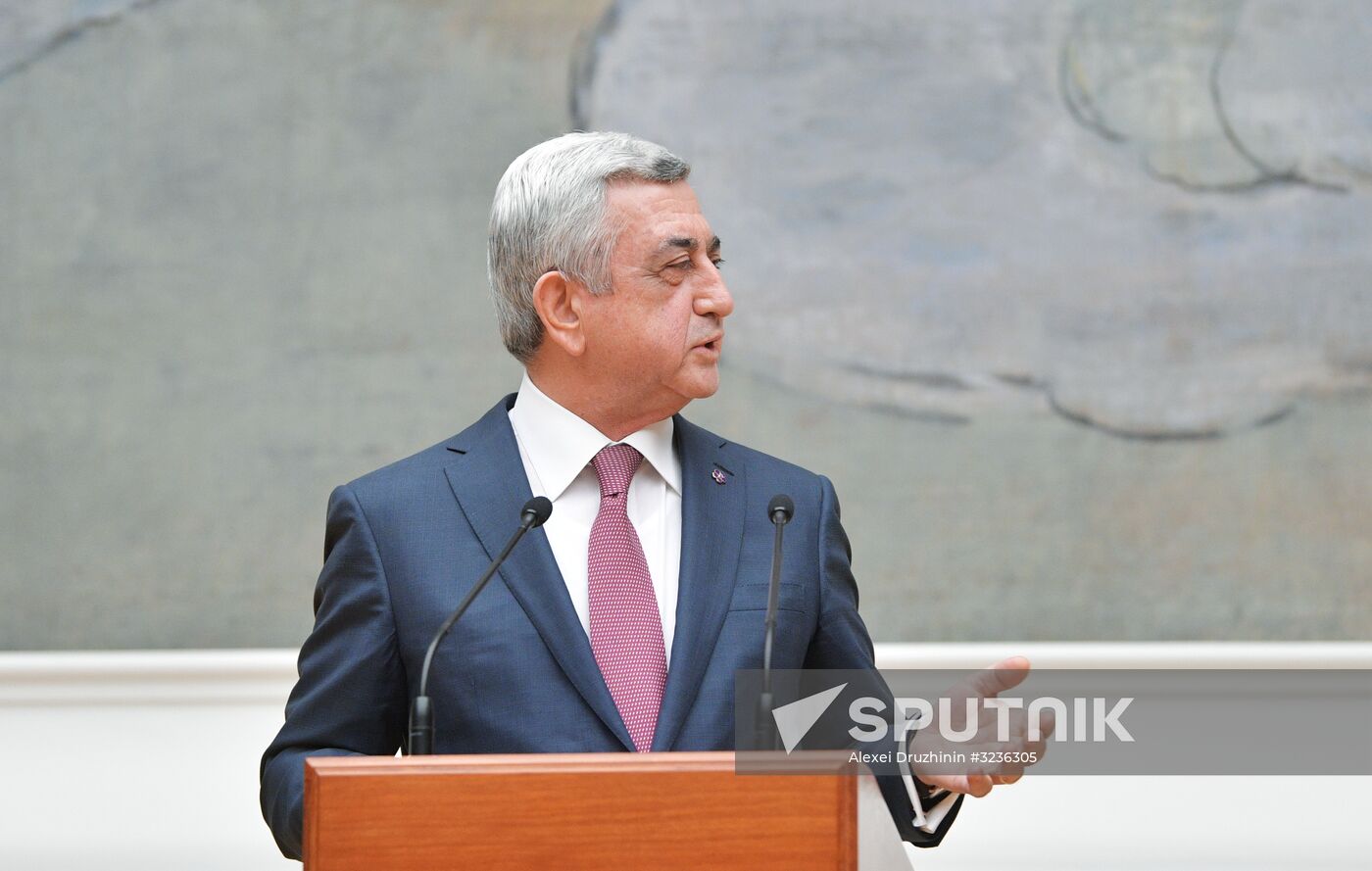 President Vladimir Putin meets with Armenian President Serzh Sargsyan