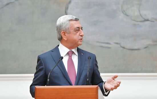 President Vladimir Putin meets with Armenian President Serzh Sargsyan