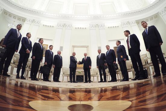 President Vladimir Putin meets with Armenian President Serzh Sargsyan