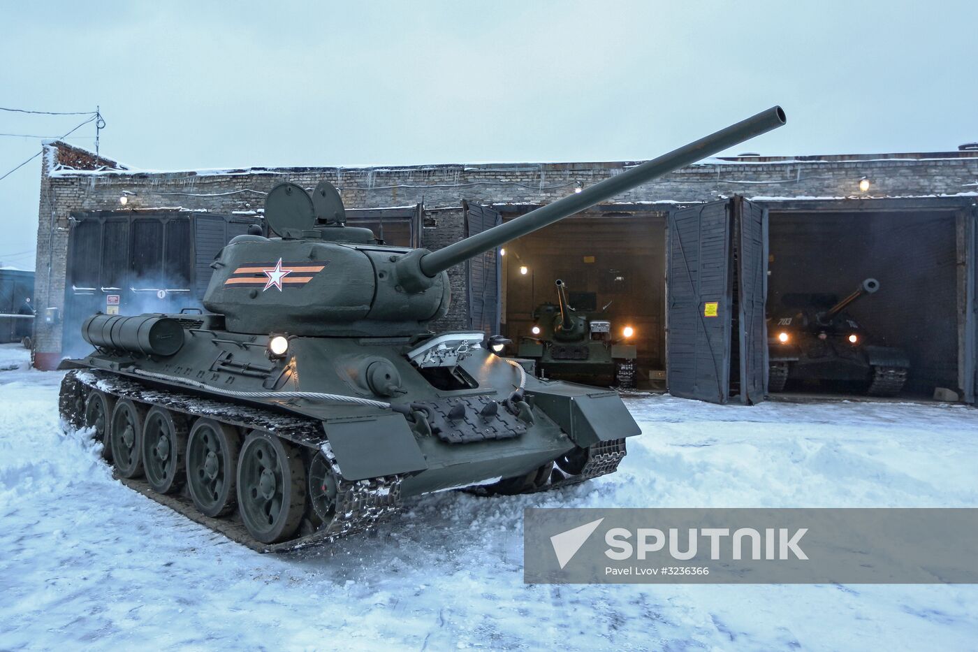 Peformance by historical military equipment unit in Murmansk