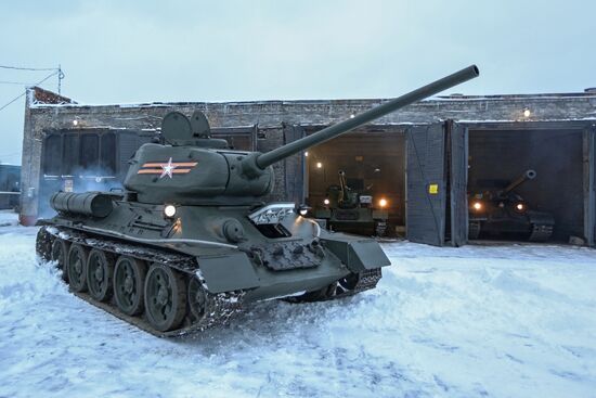 Peformance by historical military equipment unit in Murmansk