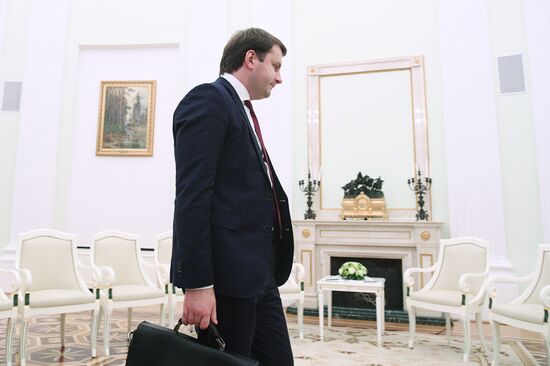 President Vladimir Putin meets with Armenian President Serzh Sargsyan