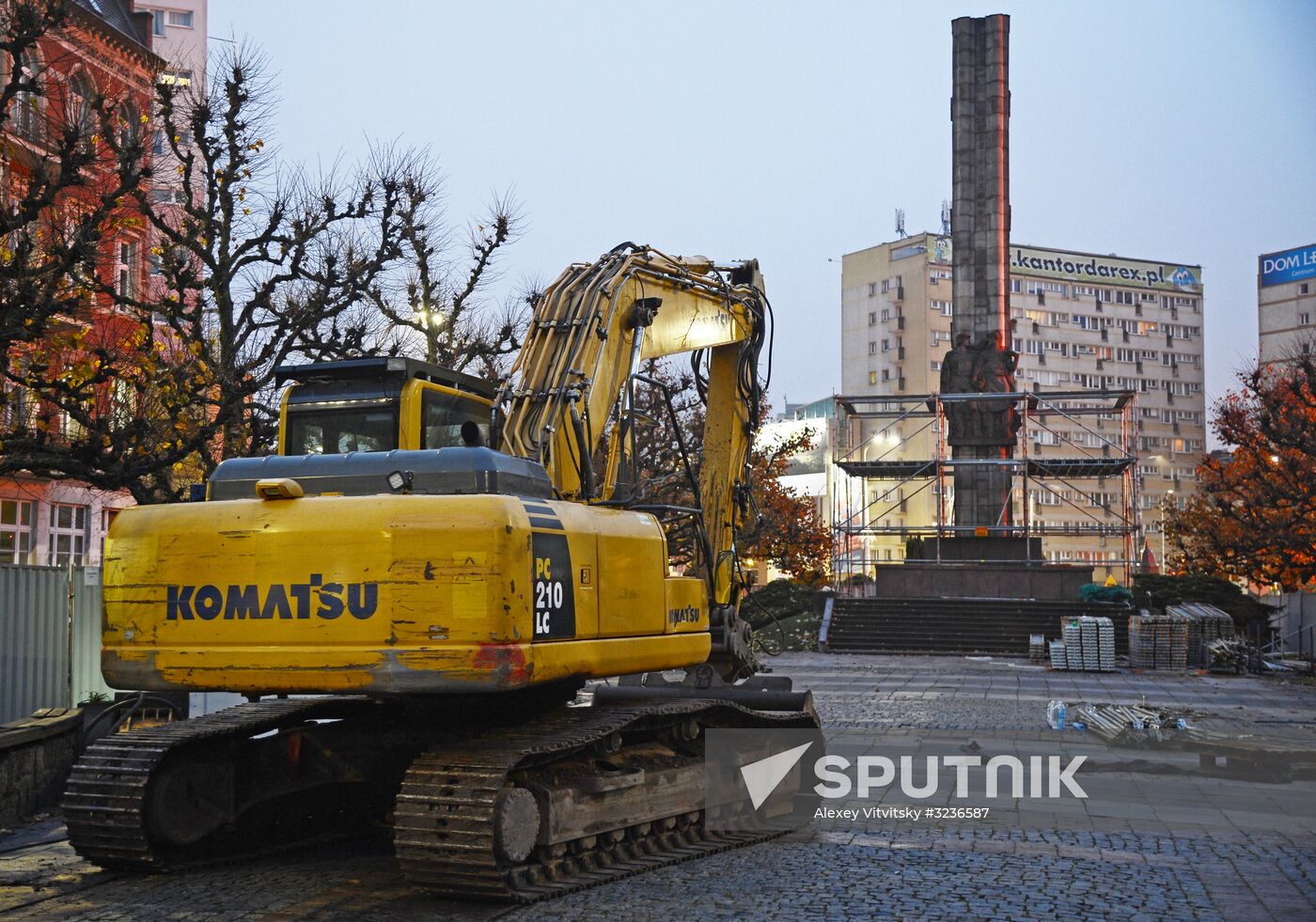 Dismantling Red Army monument in Szczecin, Poland