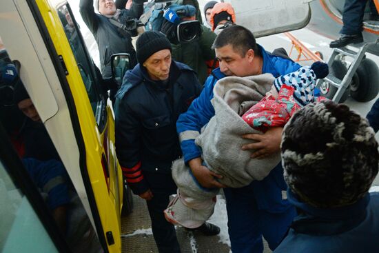 Girl who survived L-140 plane crash brought to Khabarovsk