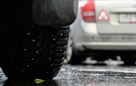 Demand for car stickers for studded tires increases with new traffic rule