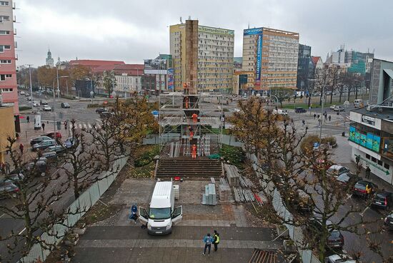 Dismantling Red Army monument in Szczecin, Poland