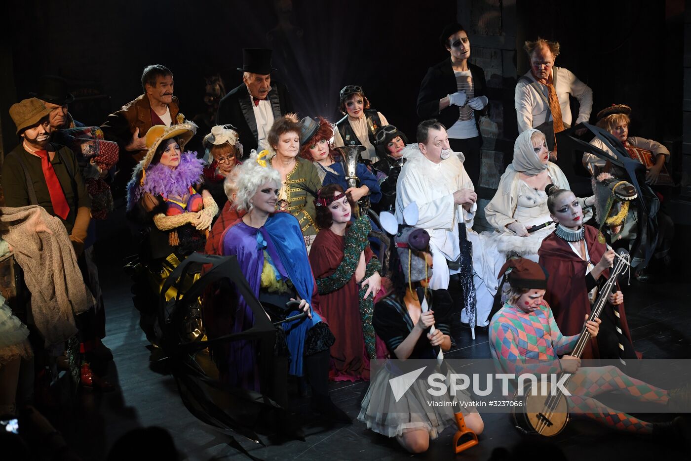 Sawdust and Tinsel show