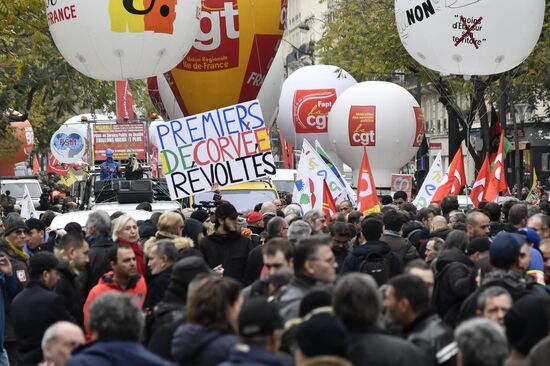Rally in Paris against Macron's policies