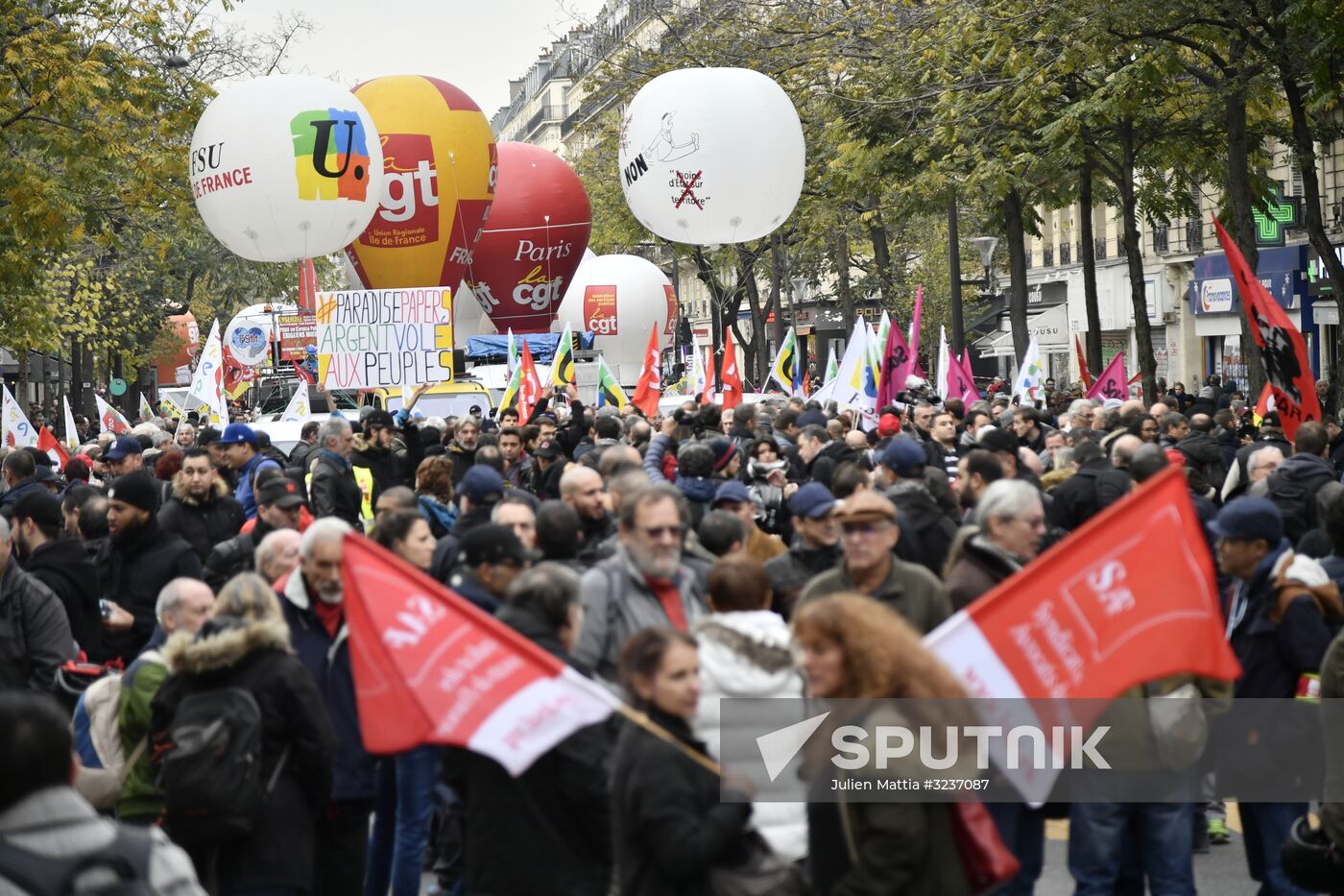 Rally in Paris against Macron's policies
