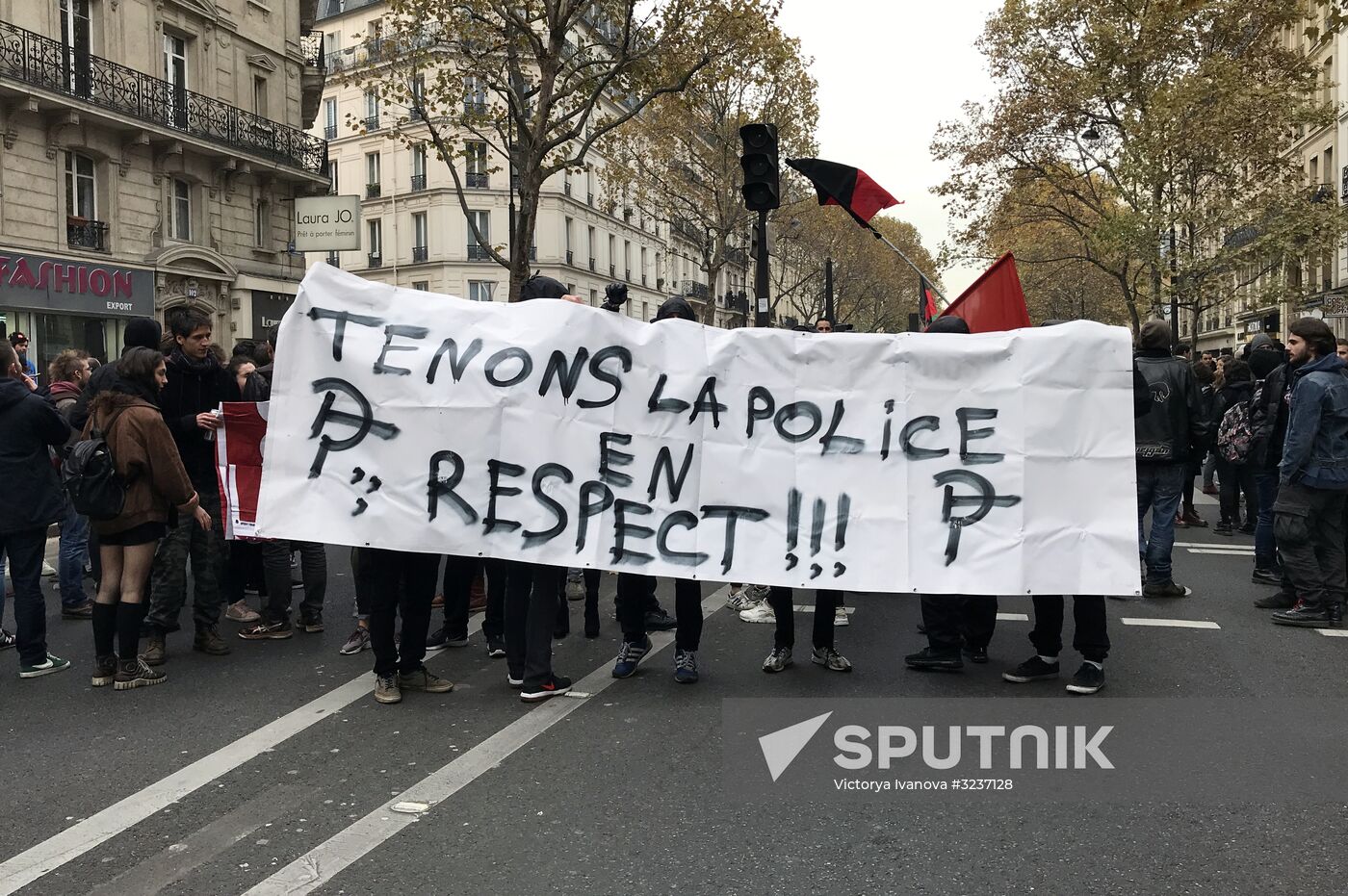 Rally in Paris against Macron's policies