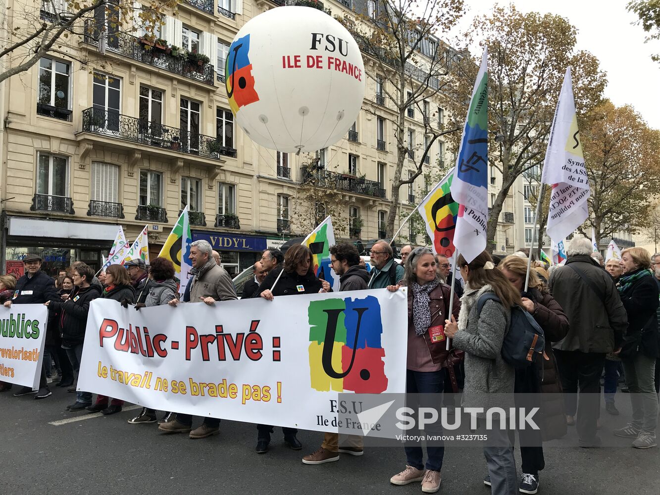 Rally in Paris against Macron's policies