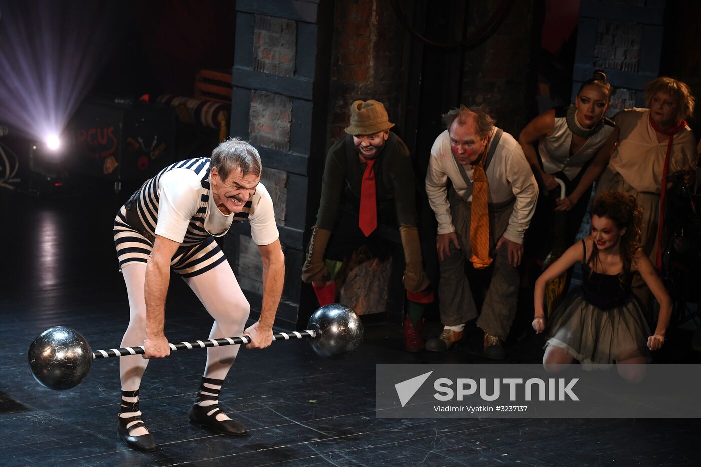 Sawdust and Tinsel show
