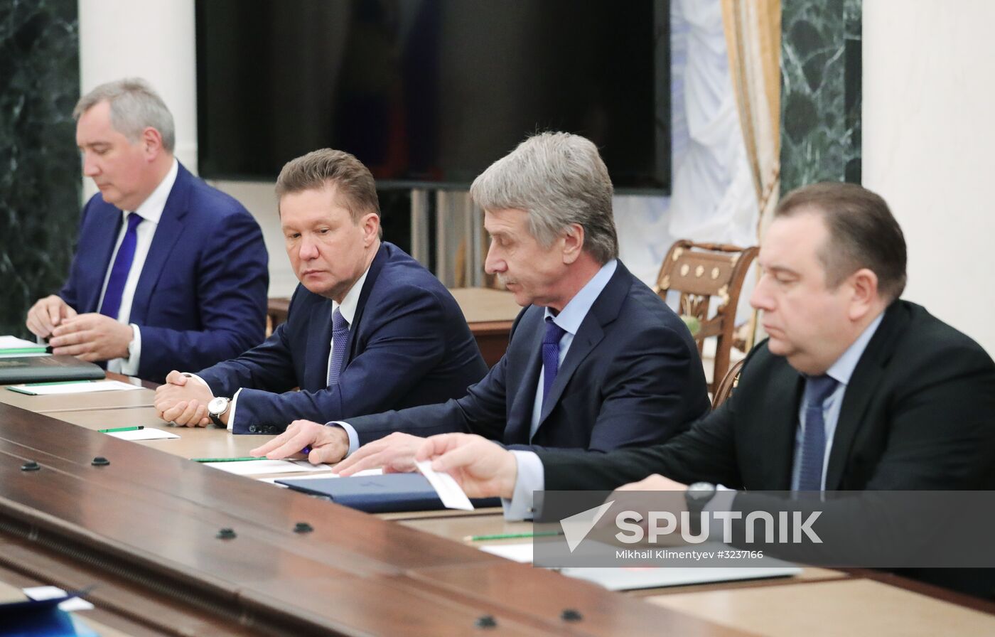 President Putin chairs meeting on Zvezda Shipyard development