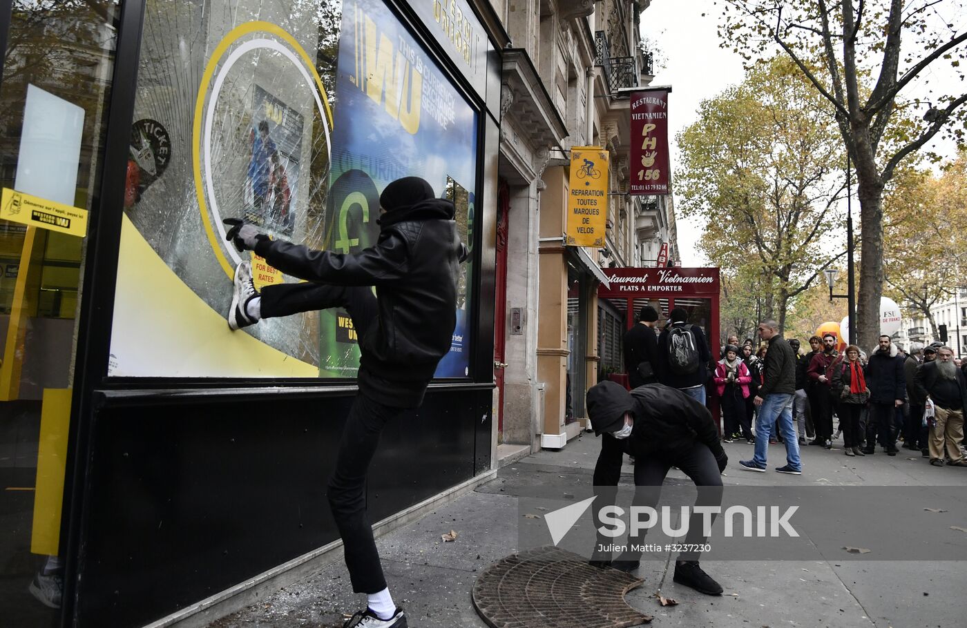 Rally in Paris against Macron's policies