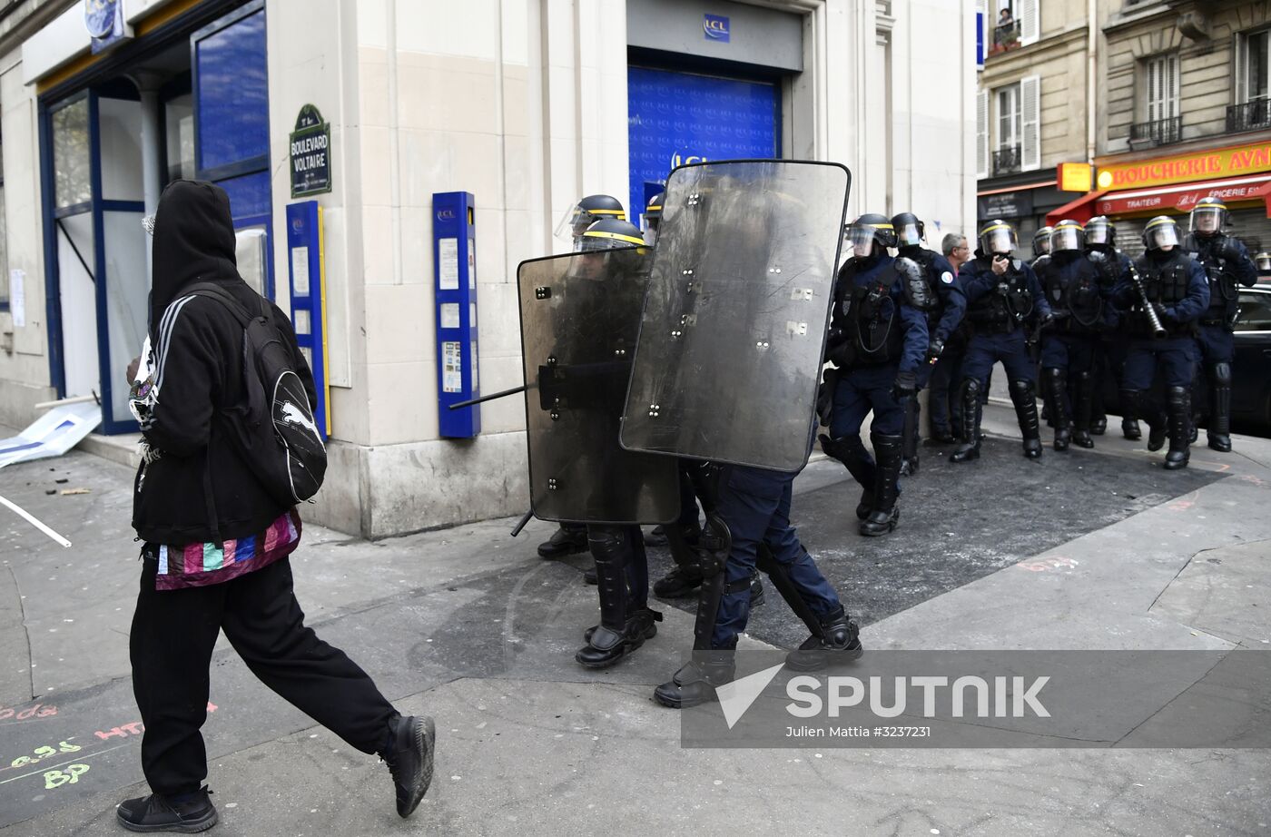 Rally in Paris against Macron's policies