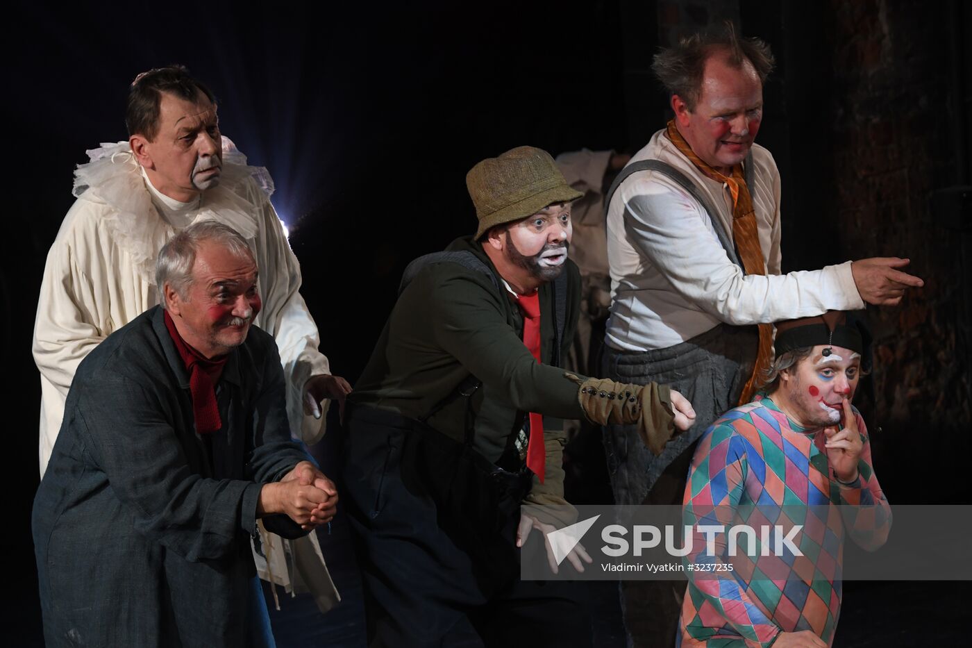 Sawdust and Tinsel show