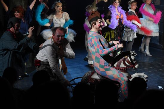 Sawdust and Tinsel show