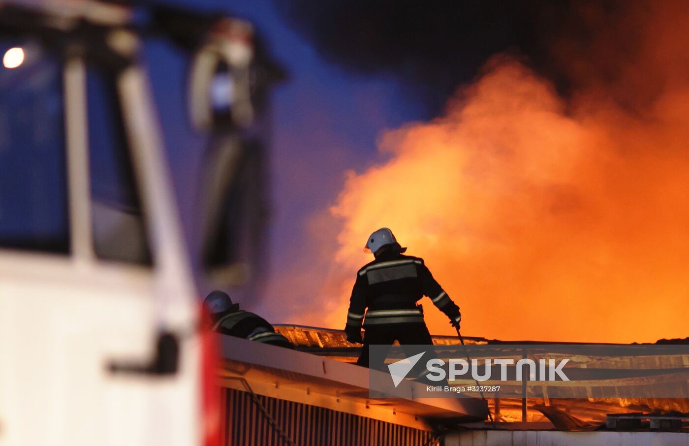 Fire in the warehouse of paint and varnish products in Volgograd