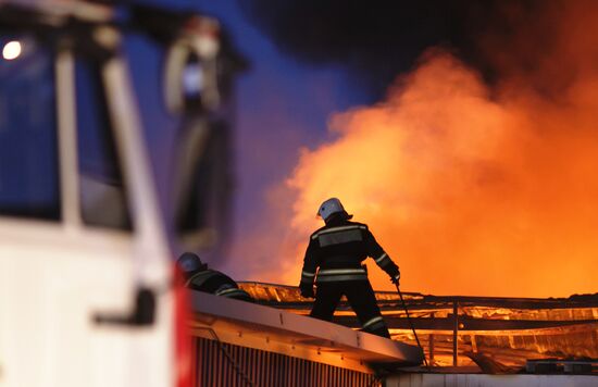 Fire in the warehouse of paint and varnish products in Volgograd
