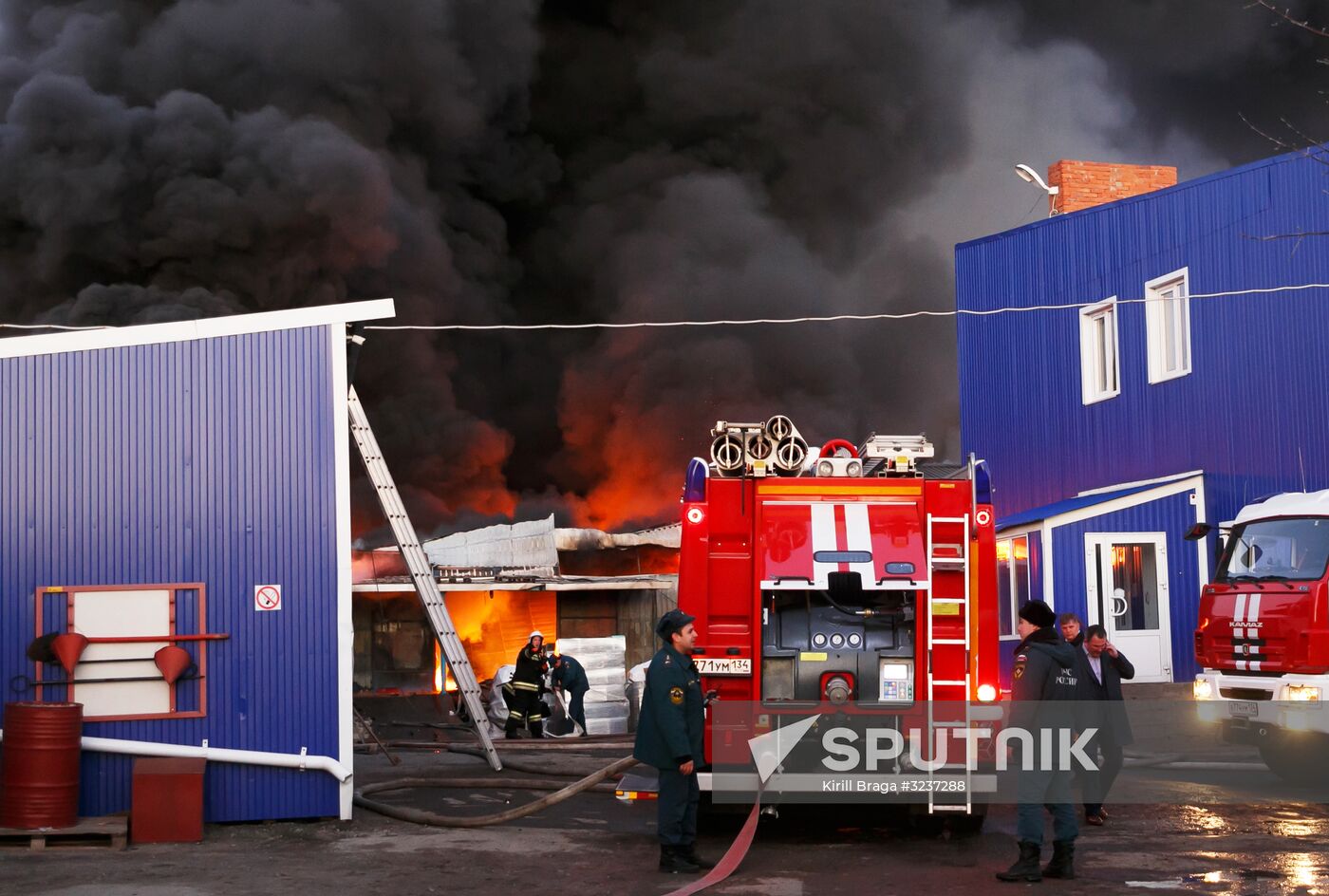 Fire in the warehouse of paint and varnish products in Volgograd
