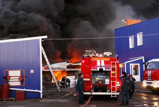 Fire in the warehouse of paint and varnish products in Volgograd
