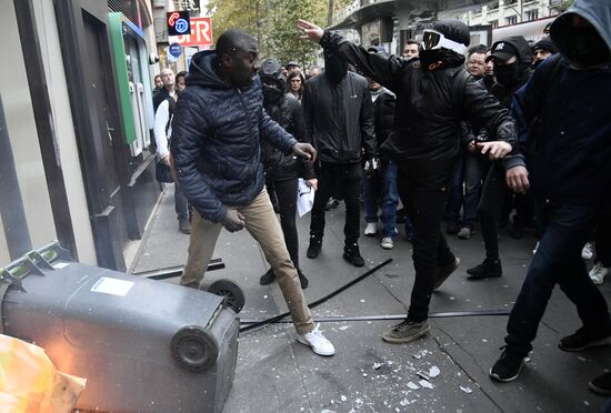 Rally in Paris against Macron's policies