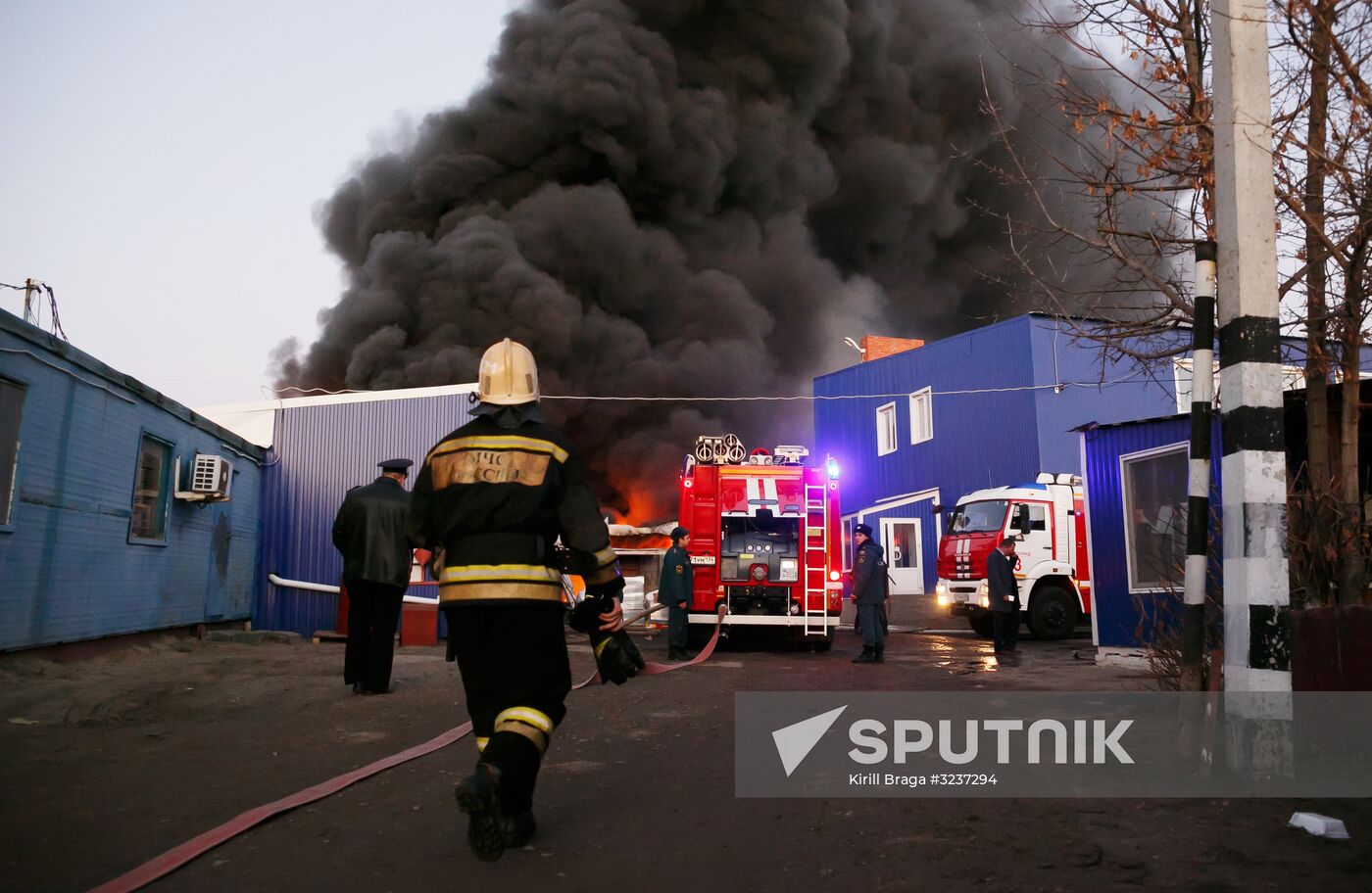 Fire in the warehouse of paint and varnish products in Volgograd