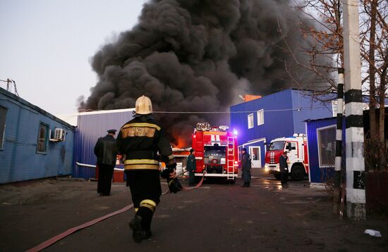 Fire in the warehouse of paint and varnish products in Volgograd