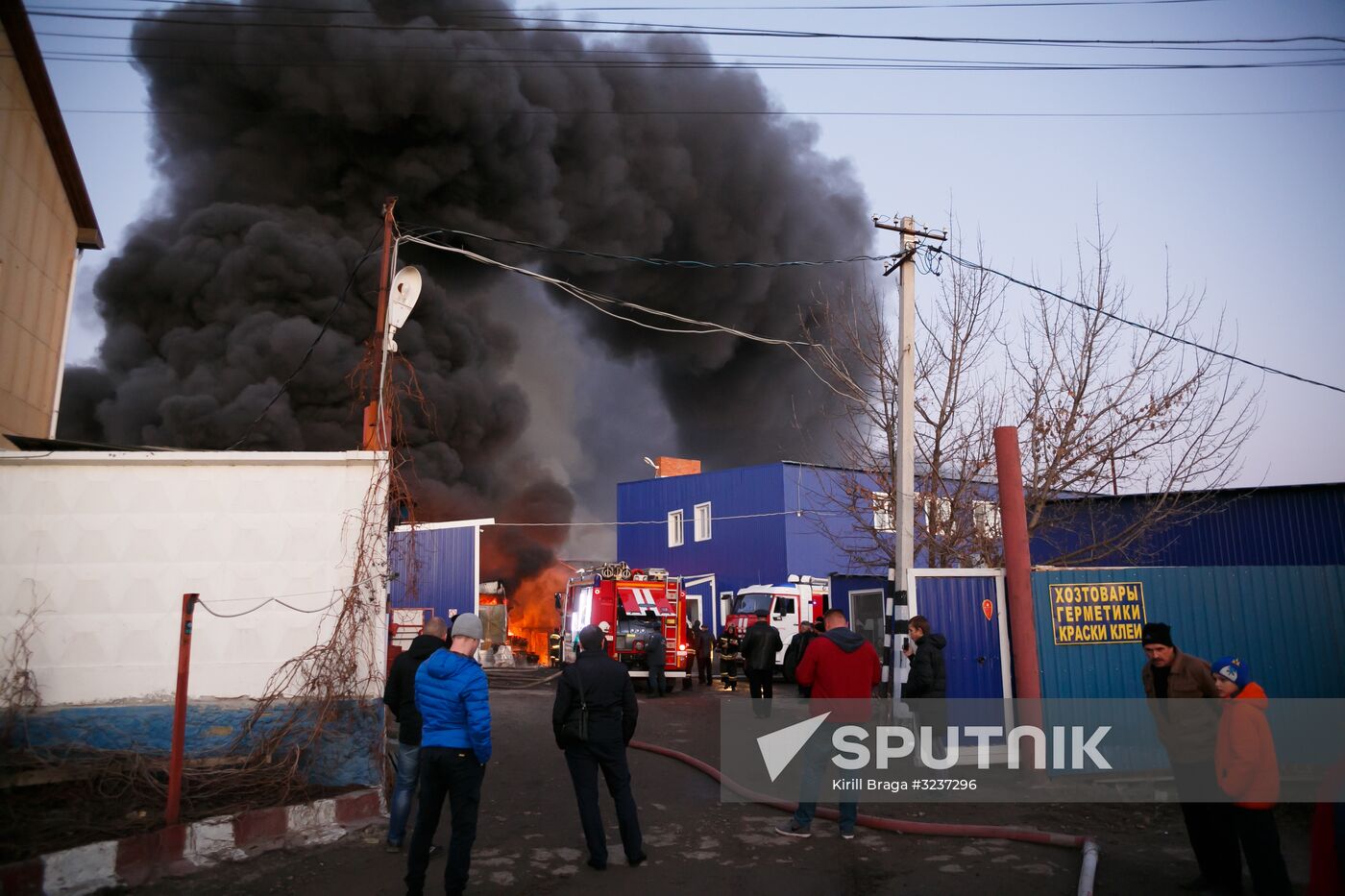 Fire in the warehouse of paint and varnish products in Volgograd