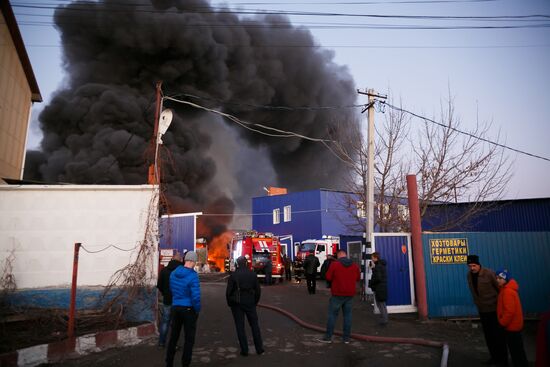 Fire in the warehouse of paint and varnish products in Volgograd