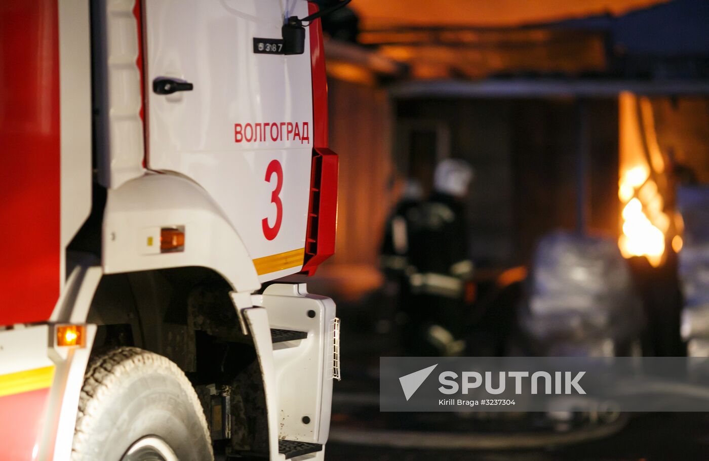 Fire in the warehouse of paint and varnish products in Volgograd