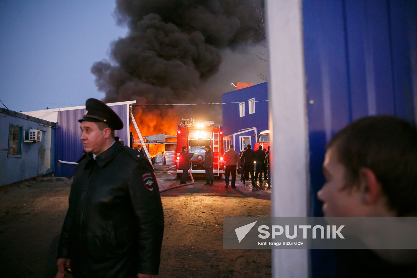 Fire in the warehouse of paint and varnish products in Volgograd