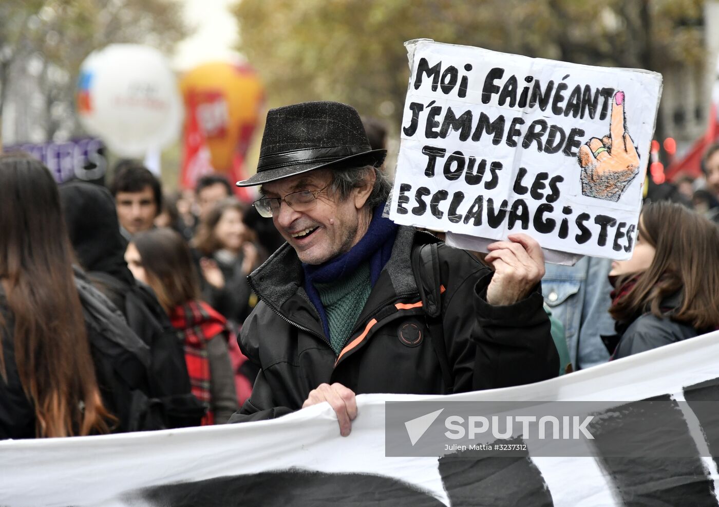 Rally in Paris against Macron's policies