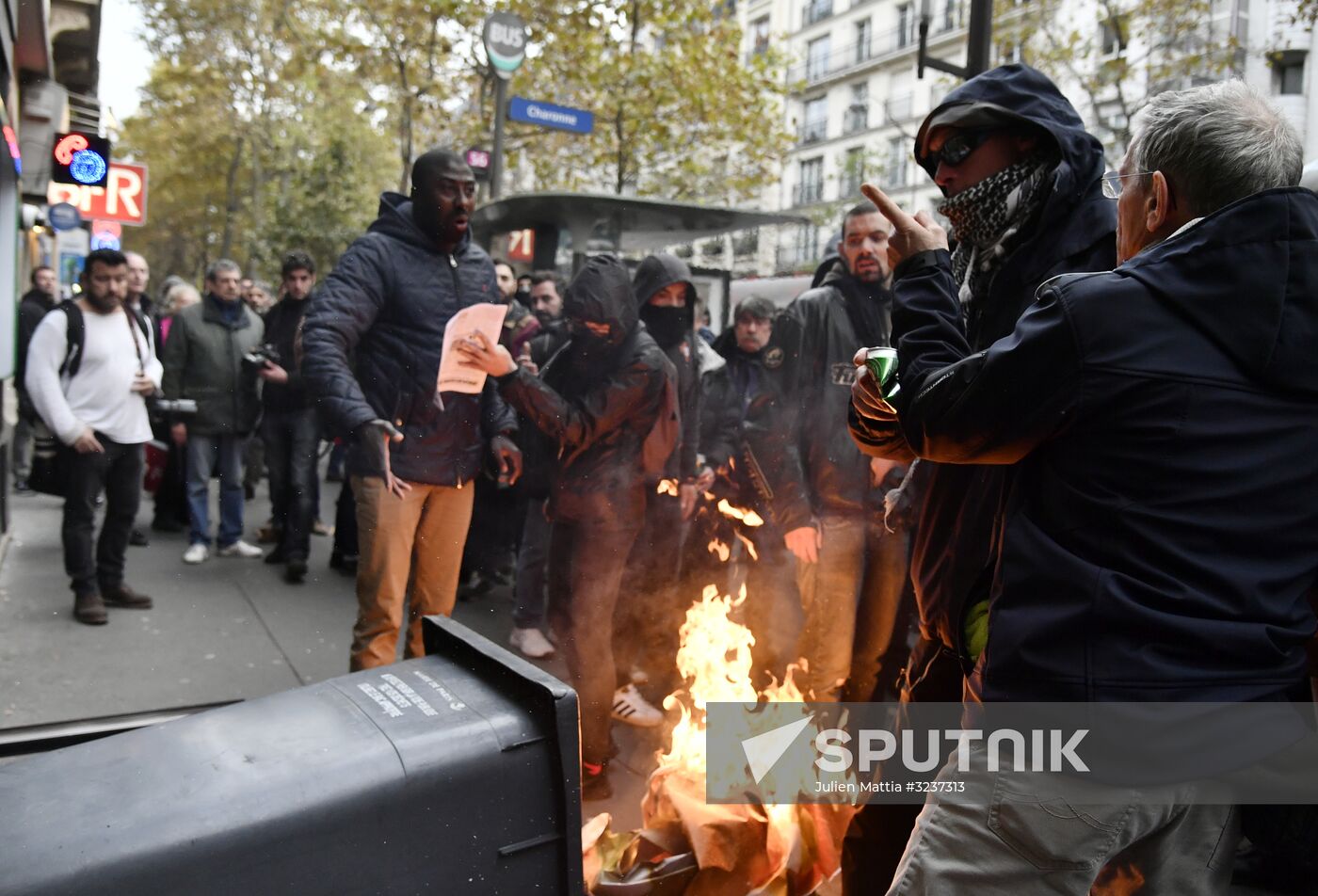 Rally in Paris against Macron's policies