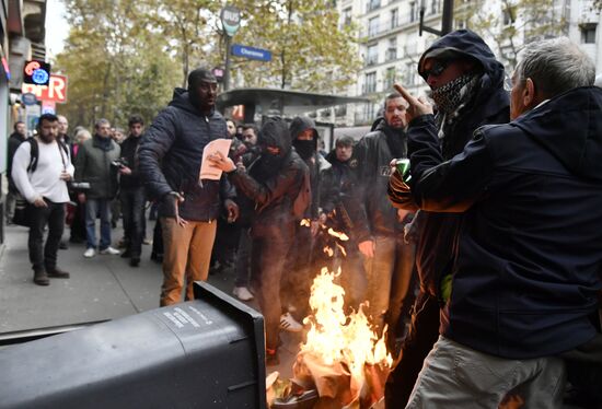 Rally in Paris against Macron's policies