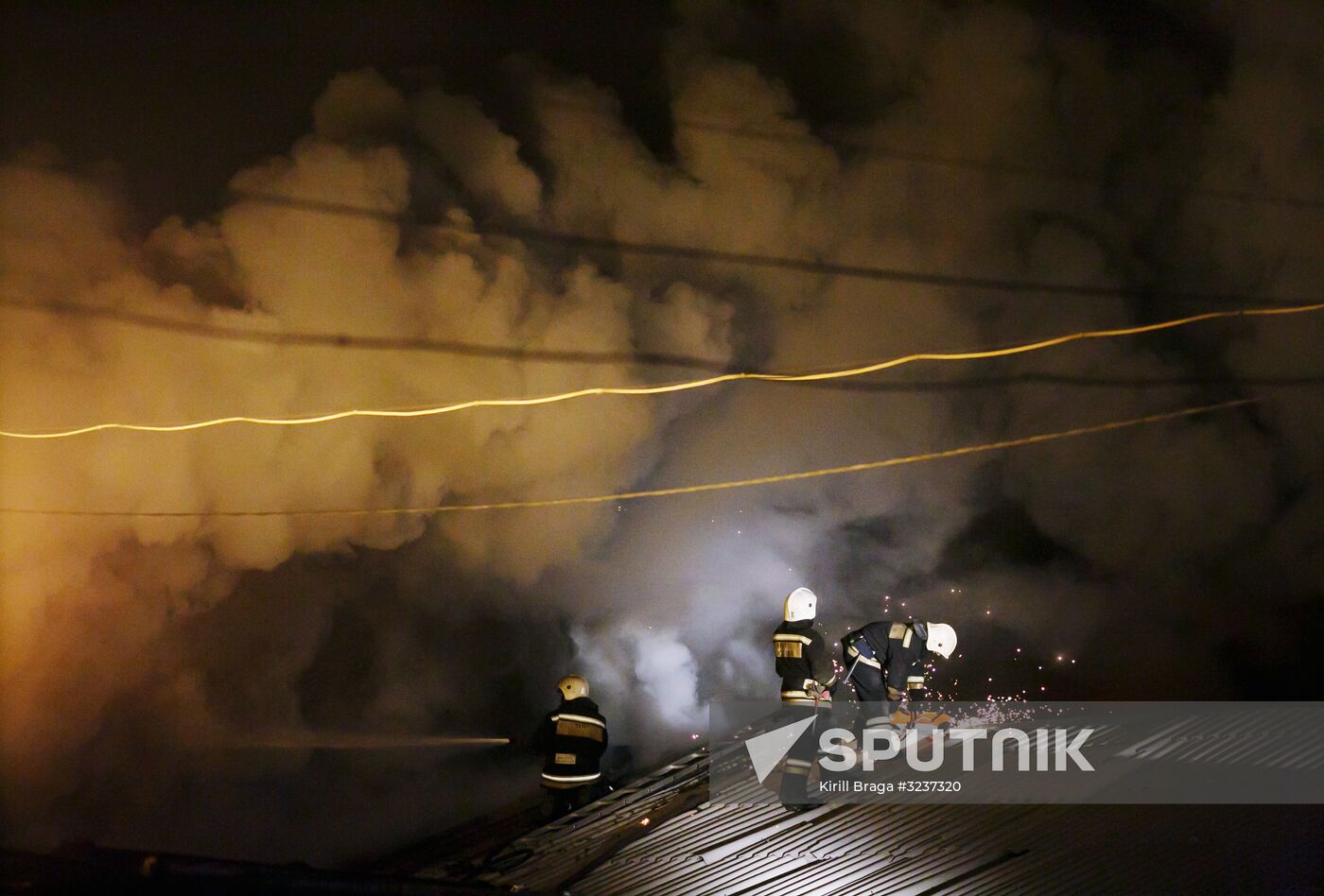 Fire in the warehouse of paint and varnish products in Volgograd
