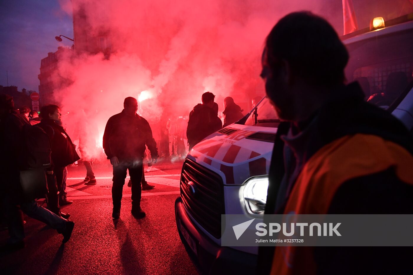 Rally in Paris against Macron's policies