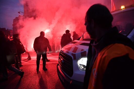 Rally in Paris against Macron's policies
