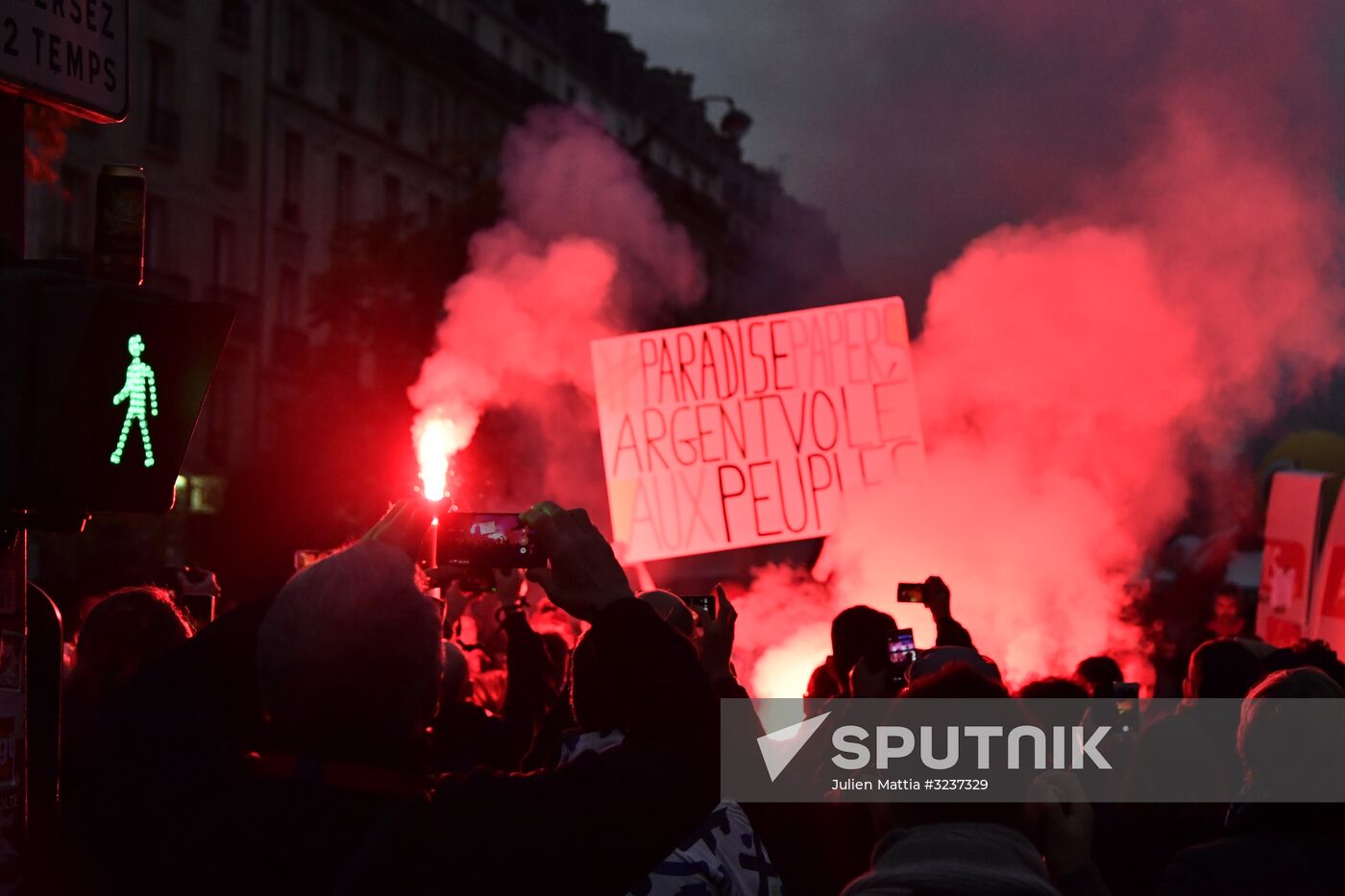Rally in Paris against Macron's policies