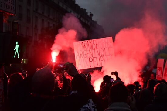 Rally in Paris against Macron's policies