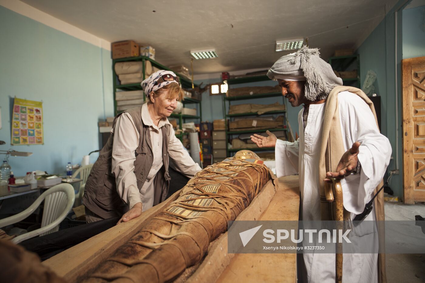 Expedition of Center of Egyptological Studies of Russian Academy of Sciences finds a mummy with golden mask in Fayum Oasis