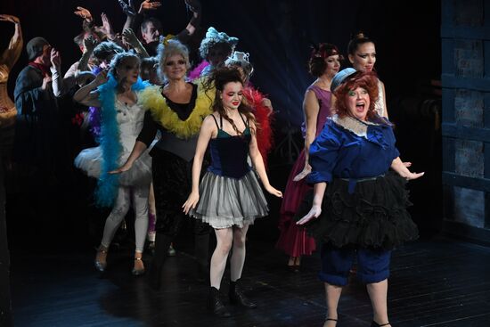 Sawdust and Tinsel show