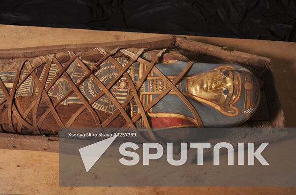 Expedition of Center of Egyptological Studies of Russian Academy of Sciences finds a mummy with golden mask in Fayum Oasis