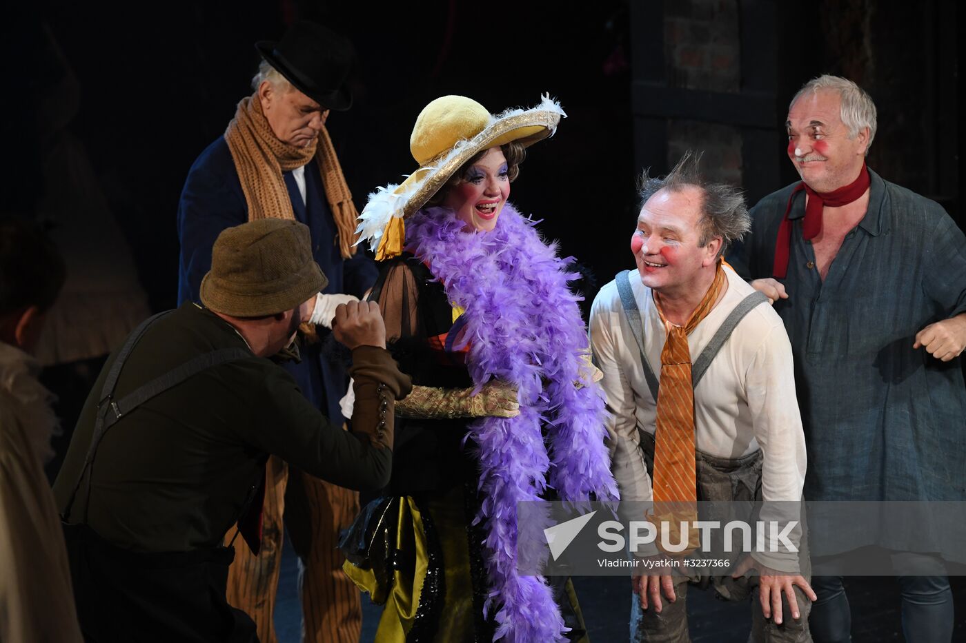 Sawdust and Tinsel show